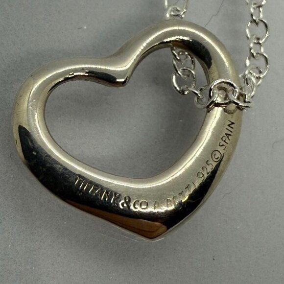 AUTHENTIC Tiffany & Co. PERETTI HEART Pendant w AUTHENTIC Tiffany & Co. CHAIN - Picture 1 of 9